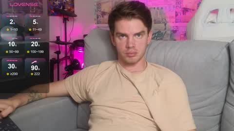 Snapshot of oxmikexo chatting on 26, 11, 2025 Mike online show from 26, 11, 2025