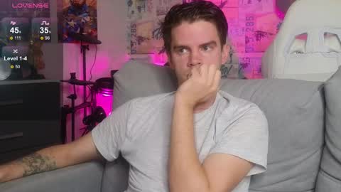 Snapshot of oxmikexo chatting on 30, 11, 2025 Mike online show from 30, 11, 2025