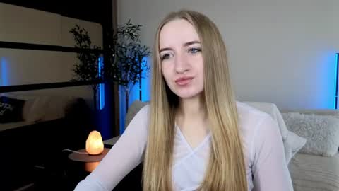 Oxy Foxie online show from 8, 6, 2026