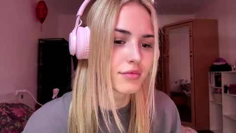 Snapshot of ozellagranville chatting on 5, 3, 2026 Eva online show from 5, 3, 2026