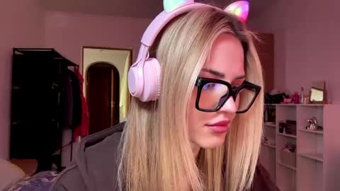 Snapshot of ozellagranville chatting on 22, 3, 2026 Eva online show from 22, 3, 2026