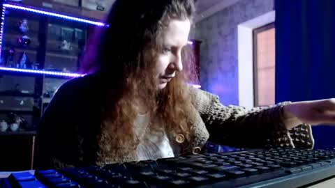 Ella online show from 16, 4, 2026