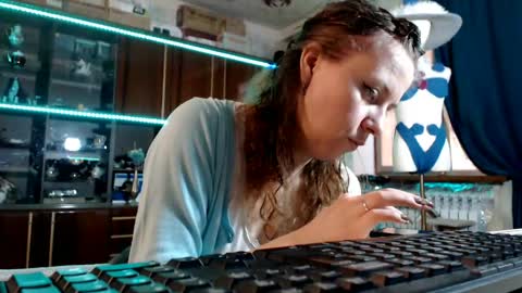 Ella online show from 22, 4, 2026