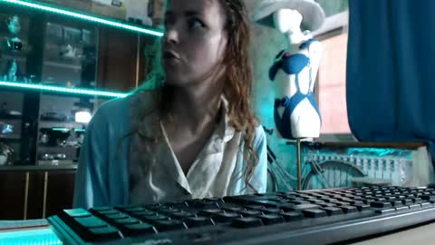 Ella online show from 25, 4, 2026