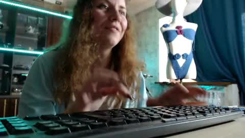 Ella online show from 25, 4, 2026