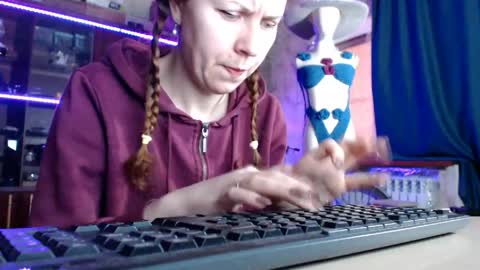 Ella online show from 26, 4, 2026