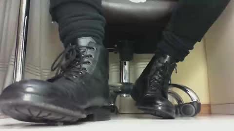 Snapshot of pablomenesssl chatting on 1, 2, 2025 Pablo Meness online show from 1, 2, 2025