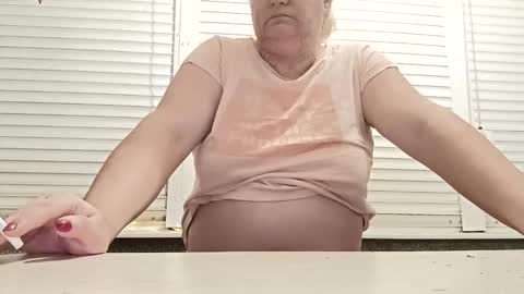 Snapshot of pamid215 chatting on 16, 12, 2025 angel hris online show from 16, 12, 2025