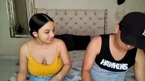 Paola 23 and Andres 25 online show from 27, 7, 2026