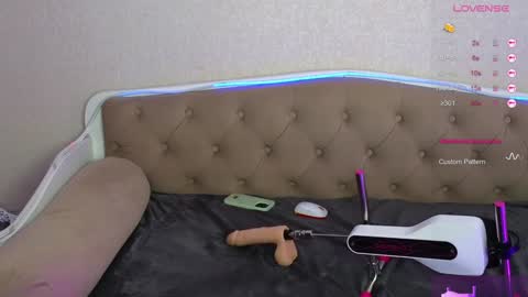 Allie  Alex Thumbs up if you like us online show from 27, 12, 2024