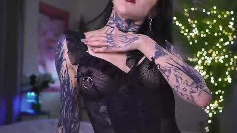 Snapshot of parasite_eve1 chatting on 17, 2, 2025 Alise Melissa online show from 17, 2, 2025