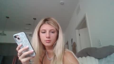 parisbaby2000 online show from 16, 9, 2025