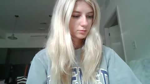 parisbaby2000 online show from 7, 10, 2025