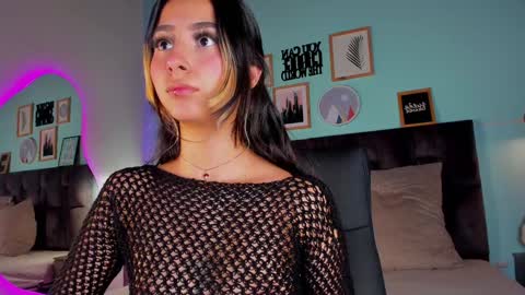 Snapshot of parisfox_ chatting on 28, 1, 2025 PARIS online show from 28, 1, 2025