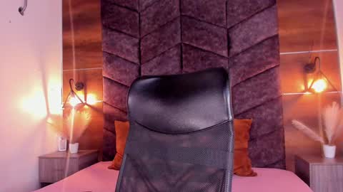 Snapshot of parisfox_ chatting on 7, 2, 2025 PARIS online show from 7, 2, 2025