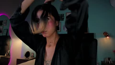 Snapshot of parisfox_ chatting on 12, 2, 2025 PARIS online show from 12, 2, 2025