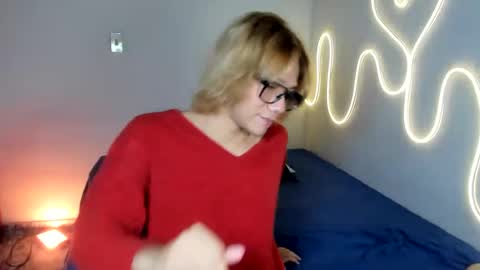 Snapshot of parisstone2 chatting on 9, 12, 2024 connie online show from 9, 12, 2024