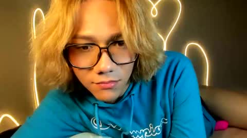 Snapshot of parisstone2 chatting on 11, 12, 2024 connie online show from 11, 12, 2024