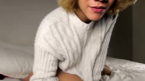 Snapshot of parisstone2 chatting on 15, 12, 2024 connie online show from 15, 12, 2024