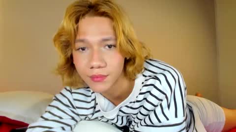 Snapshot of parisstone2 chatting on 19, 12, 2024 connie online show from 19, 12, 2024