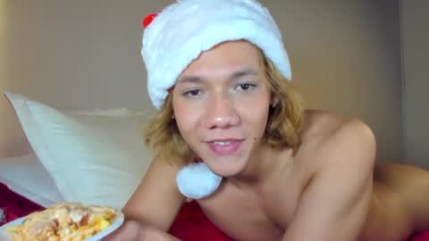 Snapshot of parisstone2 chatting on 20, 12, 2024 connie online show from 20, 12, 2024