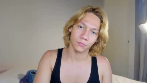 Snapshot of parisstone2 chatting on 25, 12, 2024 connie online show from 25, 12, 2024