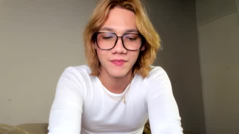 Snapshot of parisstone2 chatting on 4, 1, 2025 connie online show from 4, 1, 2025