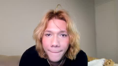 Snapshot of parisstone2 chatting on 6, 1, 2025 connie online show from 6, 1, 2025