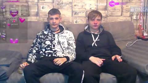 Max tall dark-haired guy with tattoos and Phil blond-haired online show from 16, 3, 2026