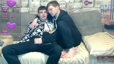 Max tall dark-haired guy with tattoos and Phil blond-haired online show from 30, 4, 2026