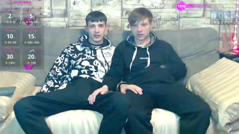 Max tall dark-haired guy with tattoos and Phil blond-haired online show from 3, 5, 2026