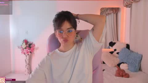 Snapshot of pau_cute chatting on 5, 2, 2025 Sofa online show from 5, 2, 2025