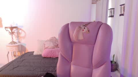 Sofa online show from 7, 5, 2026