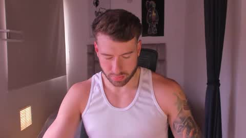 Snapshot of paul_roger chatting on 2, 3, 2025 PAUL ROGER online show from 2, 3, 2025