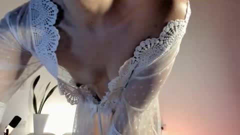 Paula perez - online show from 4, 10, 2025