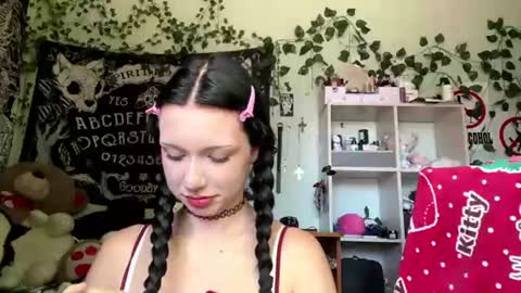 Mia online show from 28, 7, 2026