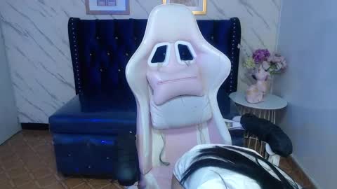 Live 800am 200pm COLOMBIAN HOUR online show from 13, 2, 2025