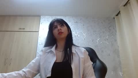 Snapshot of paulina_rubio_ chatting on 6, 1, 2026 Paulina Rubio online show from 6, 1, 2026