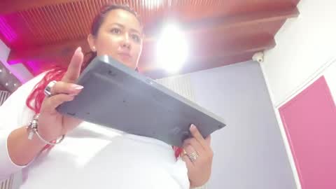 paulinna_curvy online show from 18, 4, 2026