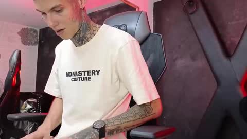 Snapshot of paulo527 chatting on 18, 12, 2025 Paulo online show from 18, 12, 2025