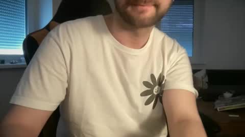 Snapshot of paulsimpsn chatting on 17, 4, 2026 love bush online show from 17, 4, 2026