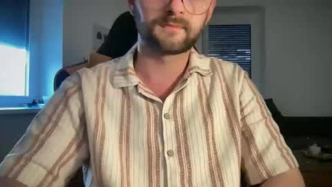 Snapshot of paulsimpsn chatting on 26, 4, 2026 love bush online show from 26, 4, 2026