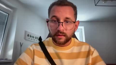 Snapshot of paulsimpsn chatting on 27, 5, 2026 love bush online show from 27, 5, 2026