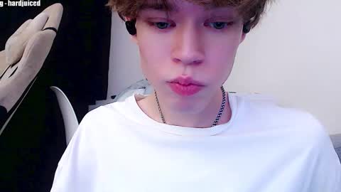 Snapshot of pawclaw chatting on 1, 12, 2025 pawclaw online show from 1, 12, 2025