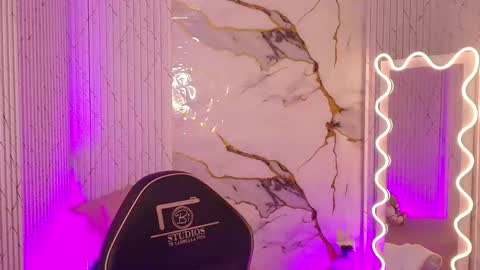 peachy_tay online show from 22, 4, 2026