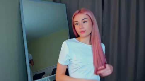 Snapshot of pearlenehidaka chatting on 5, 12, 2025 Emma online show from 5, 12, 2025