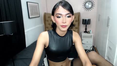 Snapshot of pearlmoore chatting on 4, 2, 2025 Pearl online show from 4, 2, 2025