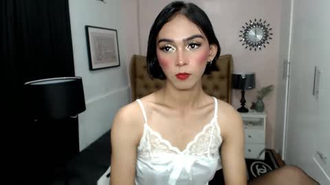 Snapshot of pearlmoore chatting on 5, 3, 2025 Pearl online show from 5, 3, 2025