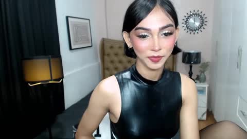 Snapshot of pearlmoore chatting on 12, 3, 2025 Pearl online show from 12, 3, 2025