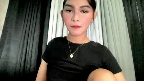 Snapshot of pearlmoore chatting on 17, 12, 2025 Pearl online show from 17, 12, 2025